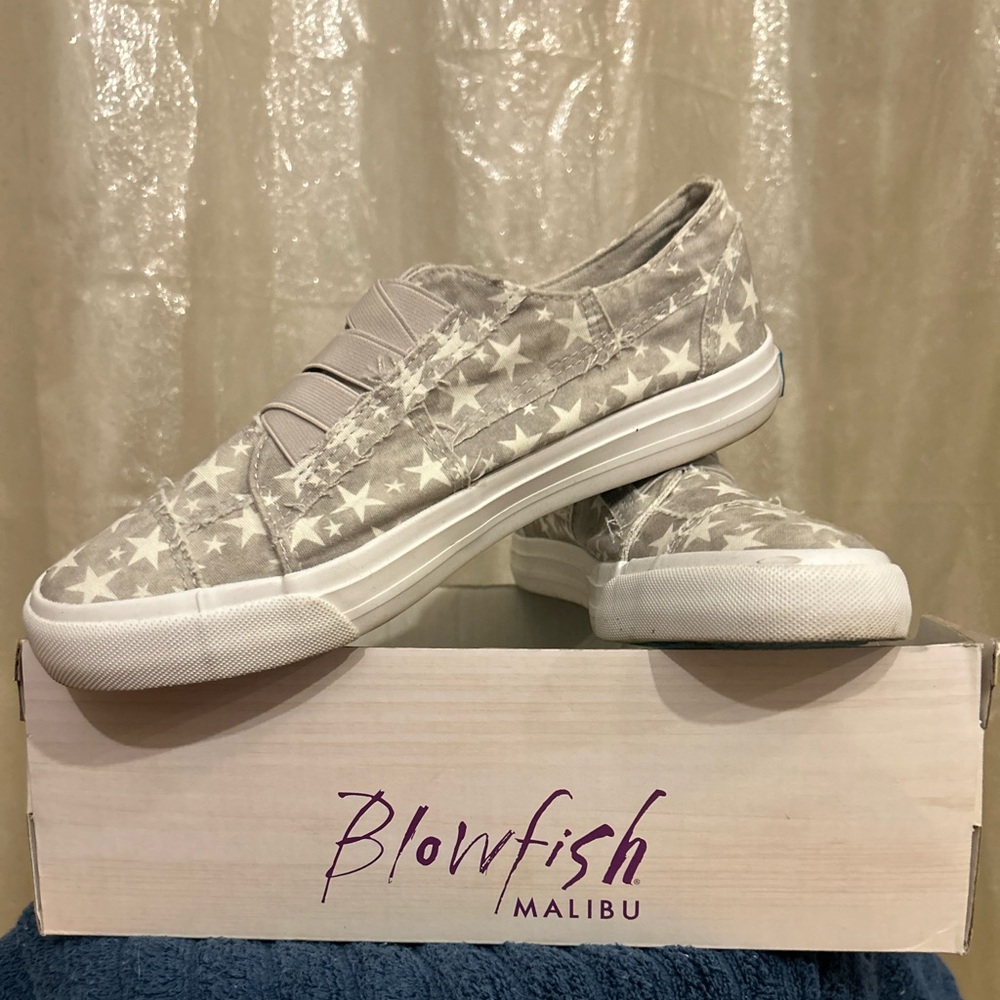 Blowfish Marley stars canvas slip on sneakers, Light Gray Size 8.5